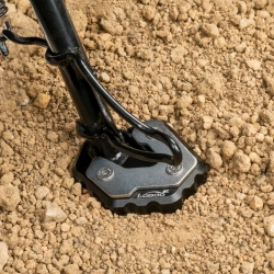 LOBOO Nakładka na stopkę boczną do Aprilia SR GT200 (2022-) (10.3.03451.001.01)